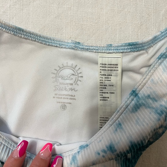 Hollister white and blue bikini. Size large bottoms and medium top - Picture 3 of 4
